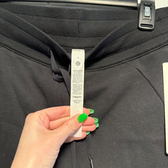 Lululemon Black Scuba Hi Rise Short 8 NWT - Picture 4 of 5